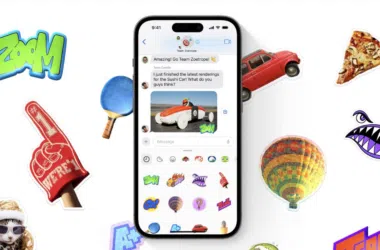 Adesivo de desenho animado com zoom e stickers diversos em fundo branco, representando comunicação digital e memes.