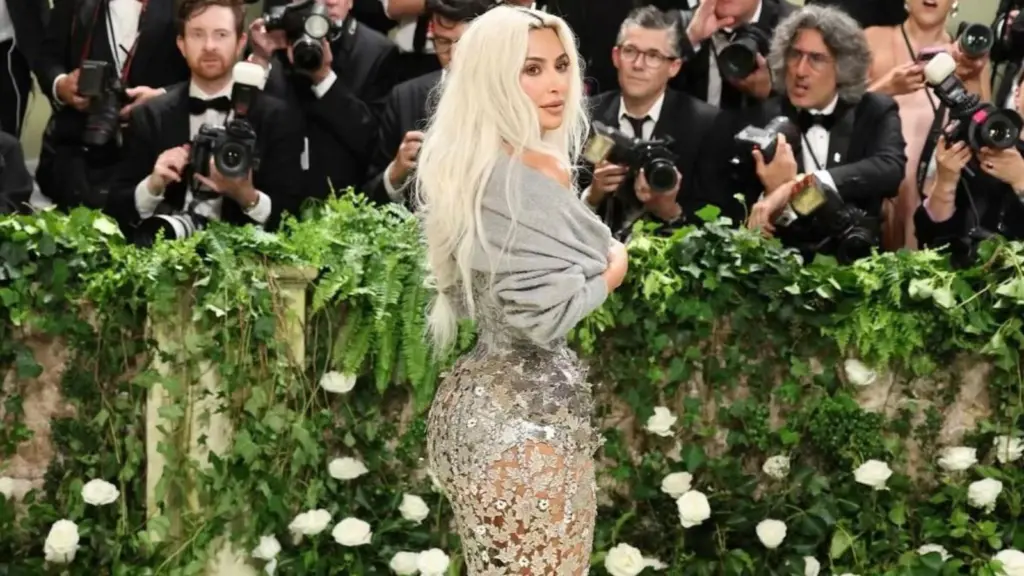 Digitine: movimento propõe o cancelamento em massa de celebridades. Entenda Digitine: movimento propõe o cancelamento em massa de celebridades. Entenda. Taylor swift, zendaya e kim kardashian são alguns dos nomes alvos da trend do tiktok, que consiste em bloquear artistas que não expressaram apoio a questões humanitárias