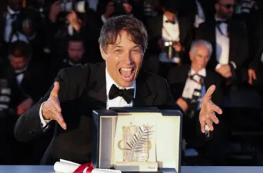 Technologie, Nobelpreis für Naturwissenschaften, Innovation, Höhepunkt einer Veranstaltung, Anerkennung, technologische Innovation, Veranstaltung zur Würdigung der Wissenschaft.