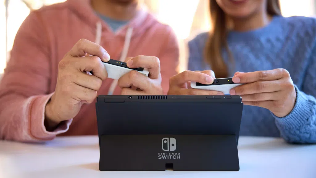 Nintendo switch 2 será anunciado até março de 2025 Nintendo switch 2 será anunciado até março de 2025. Após muita especulação, finalmente surgiram novidades sobre o nintendo switch 2. A nintendo confirmou através do x (antigo twitter) que o anúncio do console ocorrerá até o final do seu ano fiscal, que se encerra em 31 de março de 2025. Então, ele pode acontecer nos próximos meses.