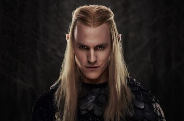 Resimde, Amazon Upfront 2024 sırasında yayınlanan The Lord of the Rings: The Rings of Power'ın ikinci sezonundan sanat eserleri yer alıyor.