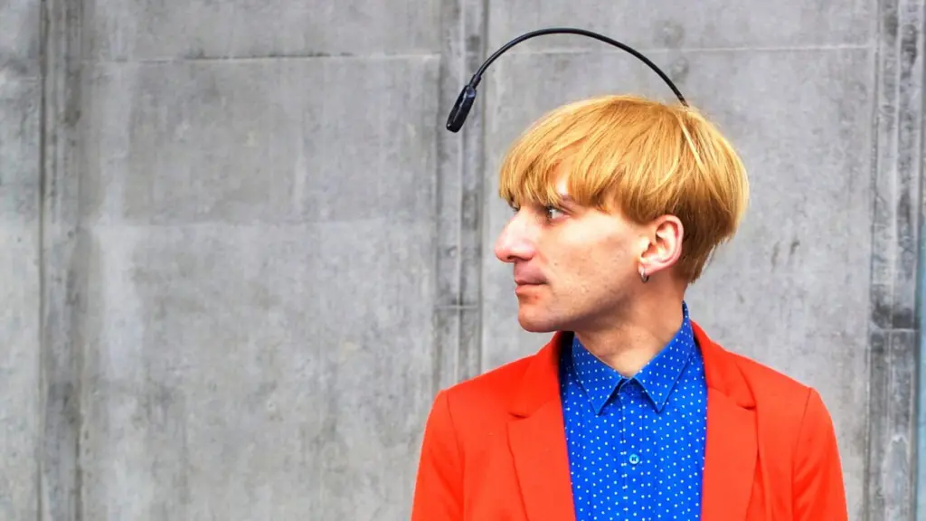 30 sottoculture e comunità insolite che hanno successo I biohacker utilizzano la tecnologia per modificare i corpi e migliorare le loro capacità. Nella foto, Neil Harbisson, Neil Harbisson è un artista audiovisivo e presidente della Cyborg Foundation. Nel 2004, è diventato la prima persona riconosciuta come cyborg da un governo.