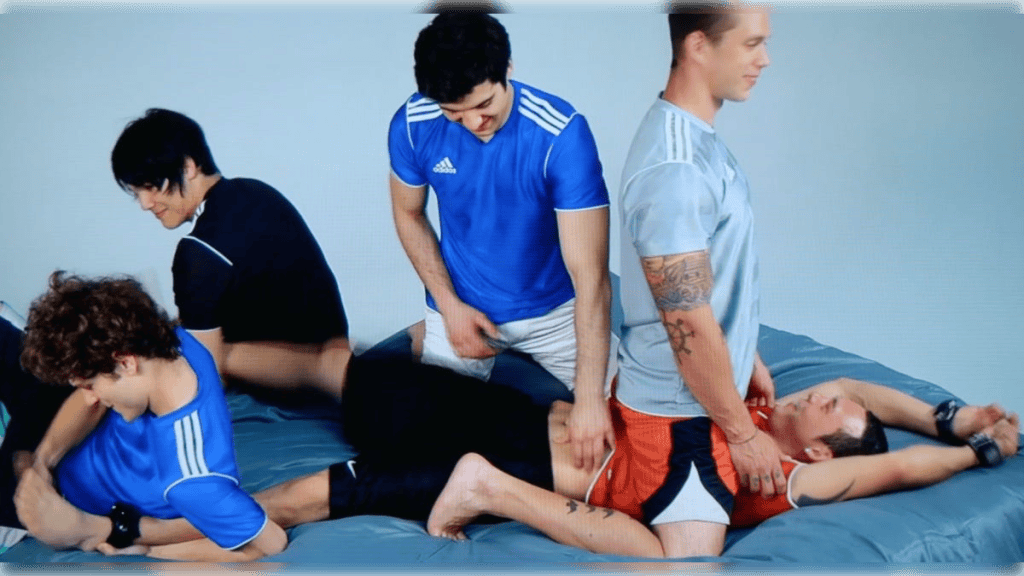 30 sottoculture e comunità insolite che hanno successo Accendendo dibattiti sui limiti tra piacere, dolore e consenso nel contesto competitivo, il solletico solleva questioni bioetiche essenziali