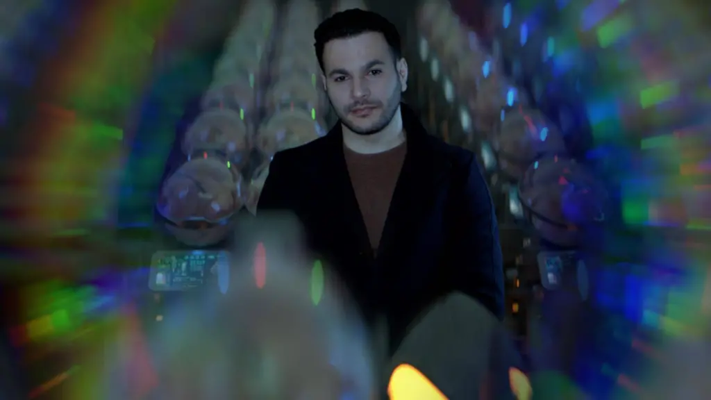 Vídeo simula transplante de cabeça feito via ia e viraliza na internet; entenda Hashem al-ghaili, comunicador científico e diretor de cinema iemenita, idealizador do vídeo de transplante de cabeça