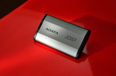 Pen drive ssd adata, armazenamento portátil rápido e confiável para computadores e notebooks.
