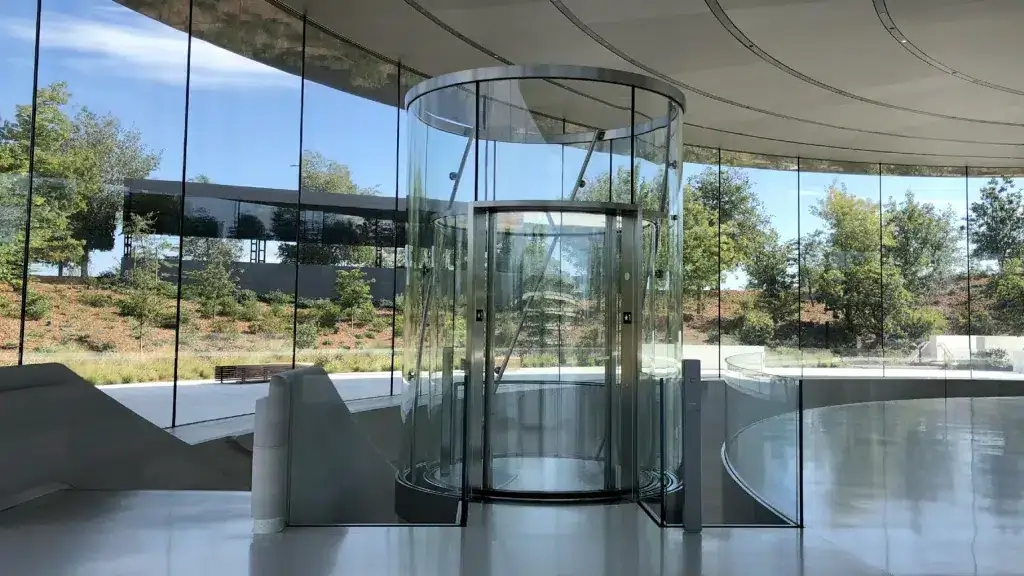 14 tecnologias dos jetsons que são comuns hoje 14 tecnologias dos jetsons que são comuns hoje. Os jetsons é uma série animada dos anos 60 que mostra muitas tecnologias peculiares e absurads para a época de sua produção. Para quem nasceu nos anos 90 ou 2000, no entanto, várias delas são objetos e ideias muito comuns para o seu dia a dia