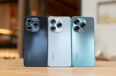 Câmeras de smartphones com múltiplos sensores e lentes profissionais, destaque na tecnologia móvel.
