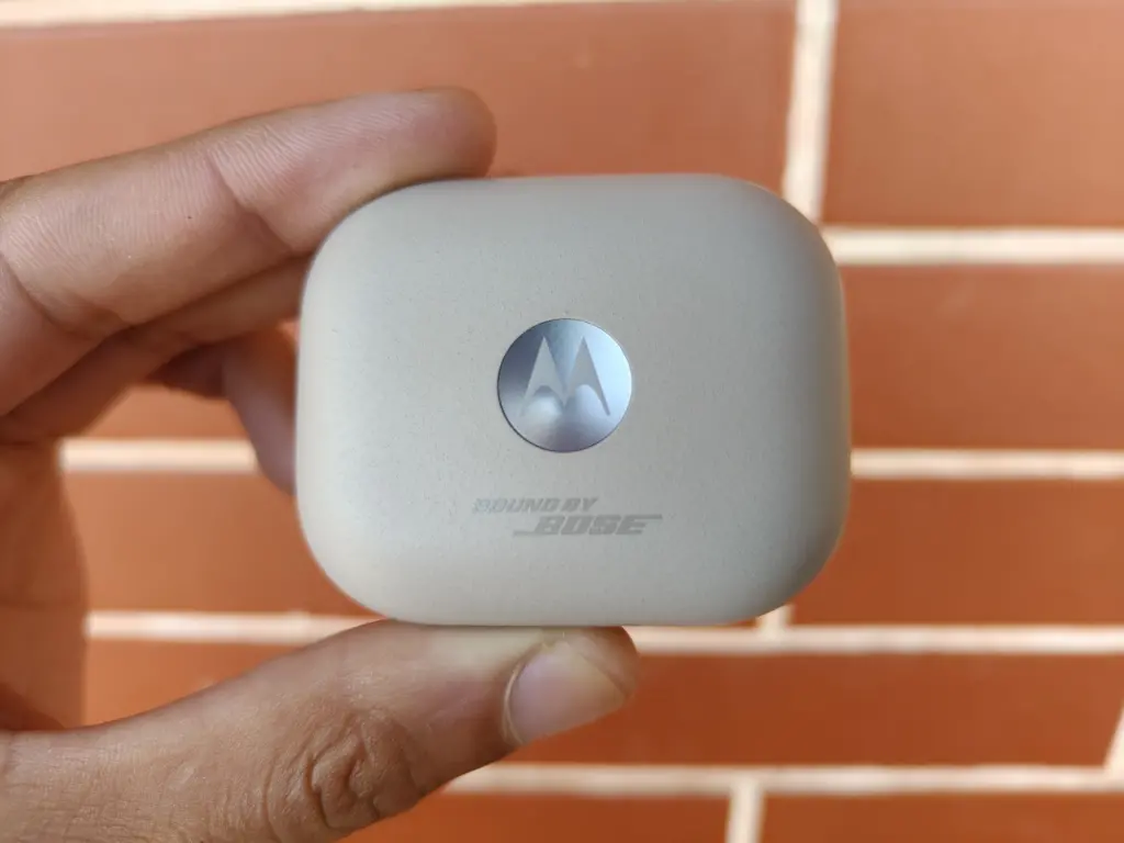 Review: moto buds+ com bose é um dos melhores fone de ouvido da atualidade Estojo de transporte do moto buds+