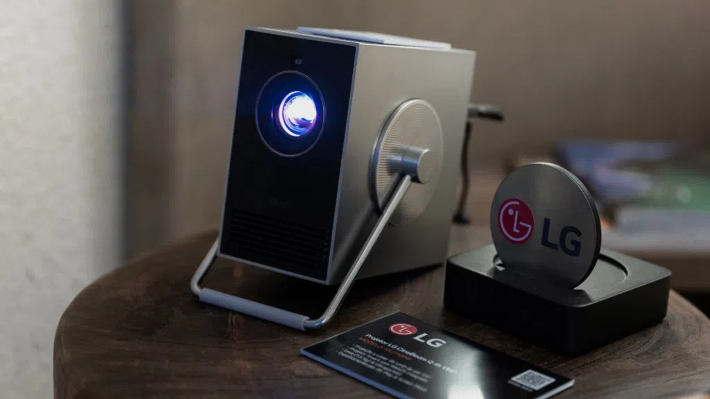 Lg mostra linha de produtos para 2024 na casacor Projetor da lg é apresentado na casacor.