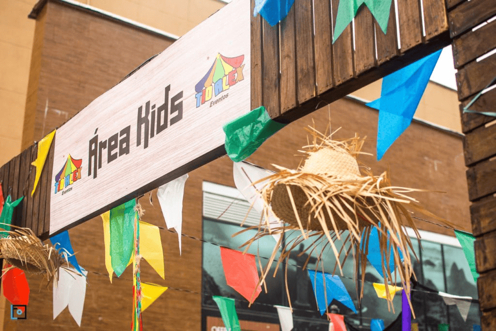 Festa Junina: var man kan ha kul i São Paulo, Rio de Janeiro, Paraná och andra stater Festa Junina: var man kan ha kul i São Paulo, Rio de Janeiro, Paraná och andra stater. Arraiais och mässor är mer moderiktiga än någonsin och vinner brasilianarnas hjärtan. Se det bästa