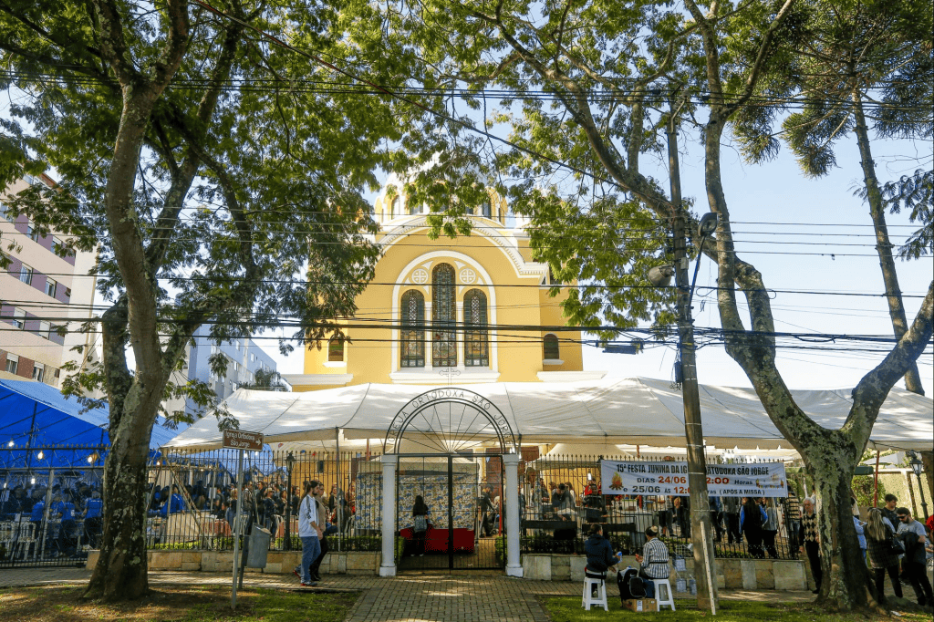 Festa Junina: var man kan ha kul i São Paulo, Rio de Janeiro, Paraná och andra stater Festa Junina: var man kan ha kul i São Paulo, Rio de Janeiro, Paraná och andra stater. Arraiais och mässor är mer moderiktiga än någonsin och vinner brasilianarnas hjärtan. Se det bästa