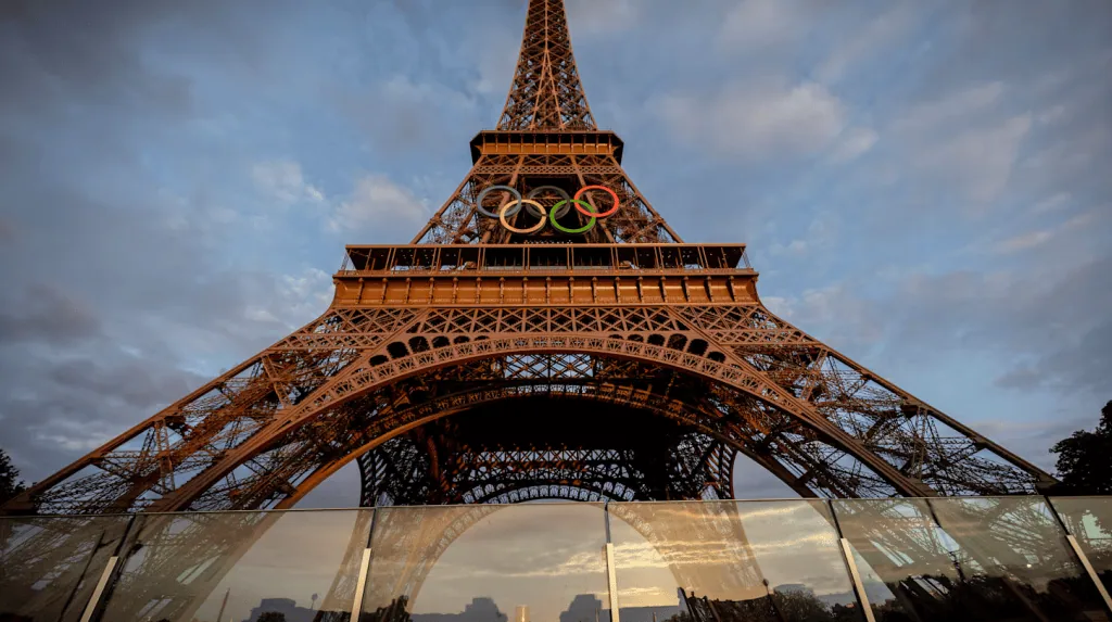 ريو دي جانيرو، برج إيفل، رمز سياحي، هندسة معمارية رائعة، معالم سياحية شهيرة.