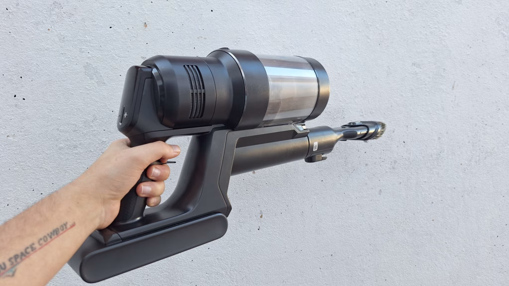 Review: aspirador de pó bespoke jet ai facilita a limpeza com um toque de futurismo Aspirador sem fio da samsung com o adaptador de combinação acoplado