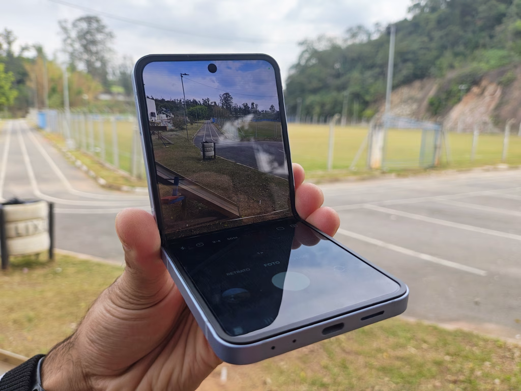 Review: galaxy z flip6 é a melhor versão do dobrável da samsung Review: galaxy z flip6 é a melhor versão do dobrável da samsung. Samsung apostou em mais mudanças internas do que internas, além de colocar uma lente de 50 mp na tela menor. Veja o que achamos do dobrável