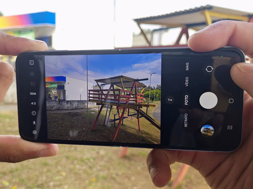 Review: galaxy z flip6 é a melhor versão do dobrável da samsung Review: galaxy z flip6 é a melhor versão do dobrável da samsung. Samsung apostou em mais mudanças internas do que internas, além de colocar uma lente de 50 mp na tela menor. Veja o que achamos do dobrável