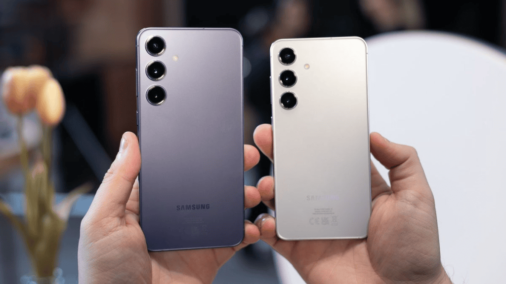 Câmera tripla de smartphones galaxy s21 e s22 da samsung em destaque.
