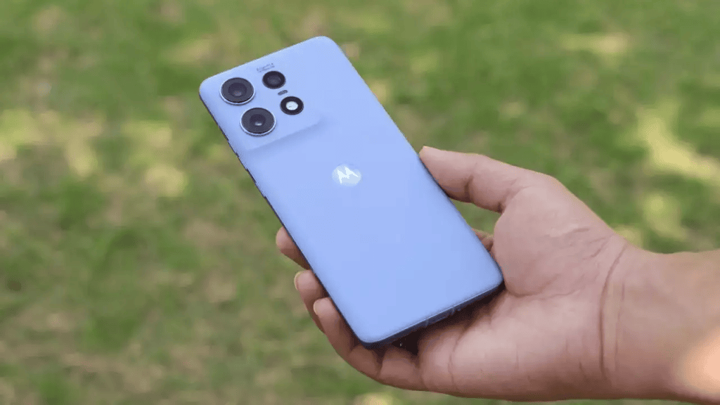 Câmera de celular motorola moto o2 com design inovador e tecnologia avançada.