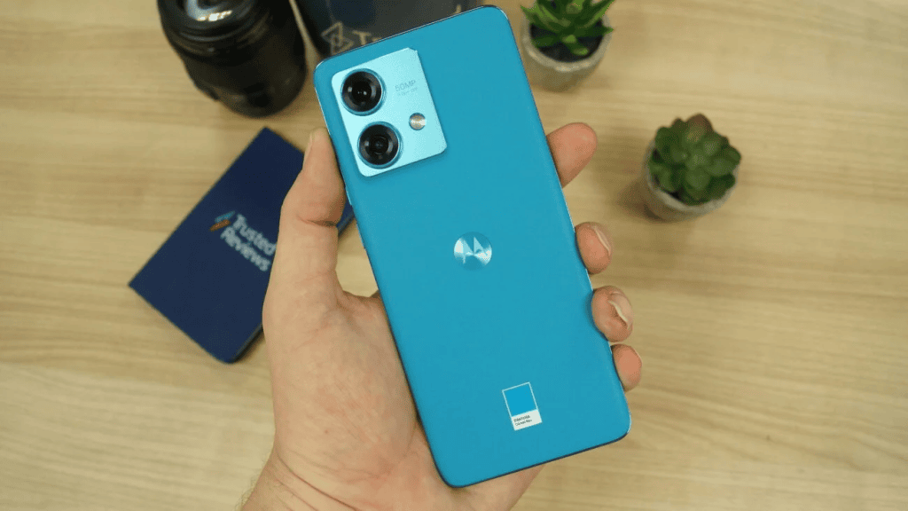 Smartphone motorola moto g power com câmera dupla, destaque em tecnologia e desempenho.