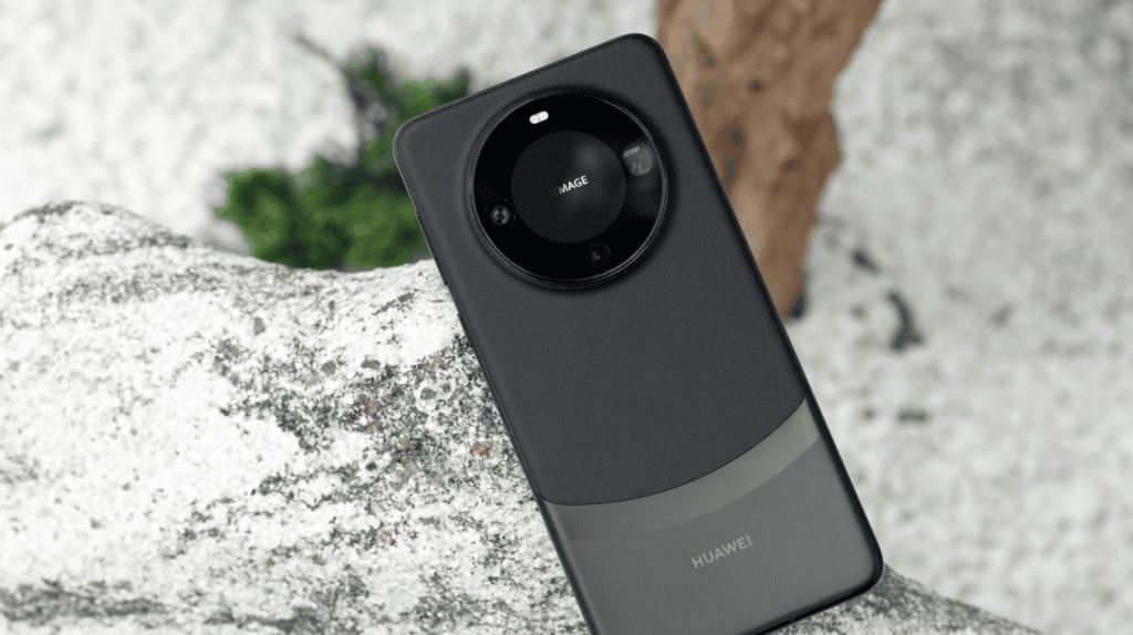 Câmera leica de smartphone com design moderno e alta resolução.