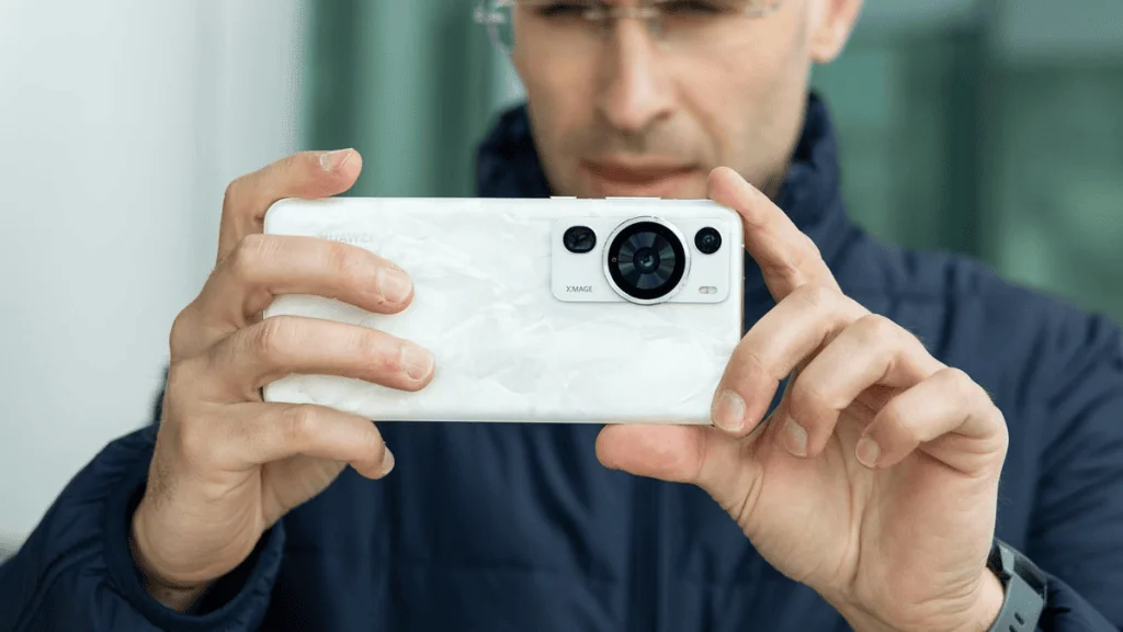 Os melhores smartphones para fotografia de 2024 Os melhores smartphones para fotografia de 2024. Analisamos as principais características, como qualidade das câmeras, tipos de lentes e desempenho em diferentes condições de luz, para ajudá-lo a escolher seu próximo smartphone para fotos e vídeos incríveis