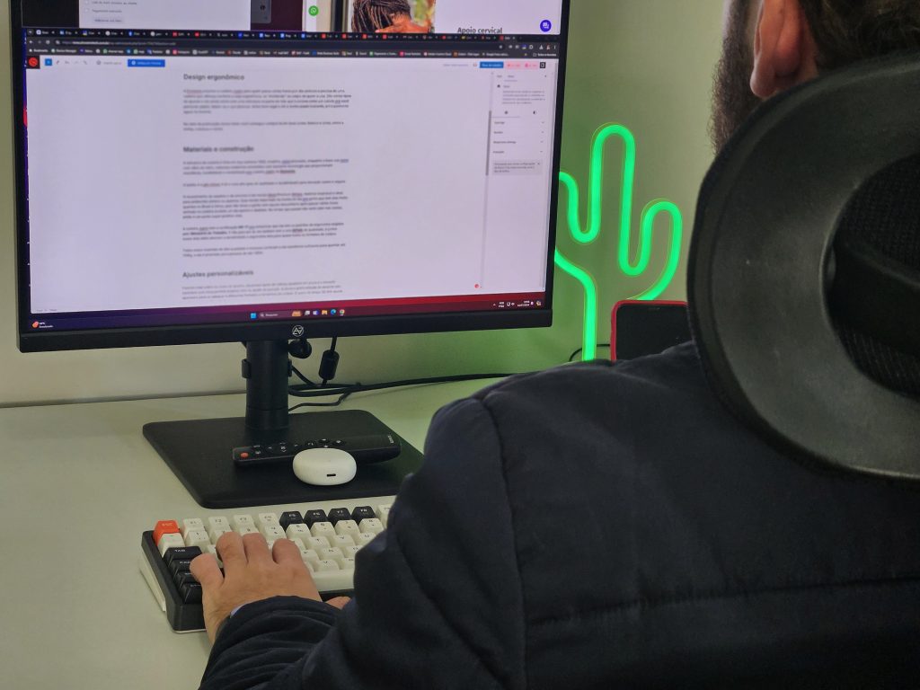 Review: monitor elements 2030 xti pro display 28 Review: monitor elements 2030 xti pro display 28. Se você também gosta de tecnologia, você provavelmente já viu algum conteúdo deles por aí. A marca além de ter cadeiras lindas como a astra, joplin, também fabrica mesas e outros produtos de escritório como suportes como o armstrong e além do 2030 xti pro, eles também têm monitores portáteis.