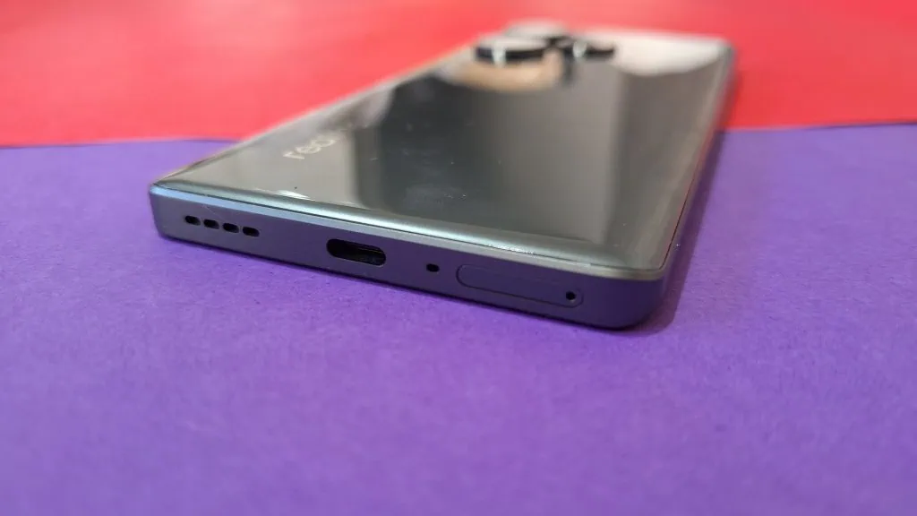Review: realme gt 6 é um topo de linha com bateria espetacular Parte inferior do realme gt 6