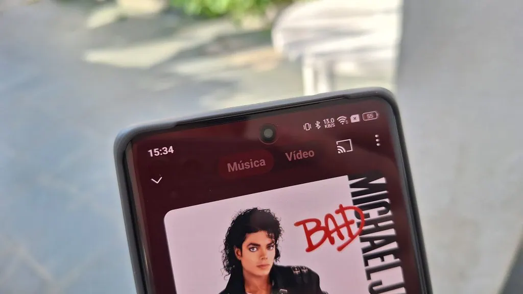 Review: realme gt 6 é um topo de linha com bateria espetacular Parte superior da tela do realme gt 6