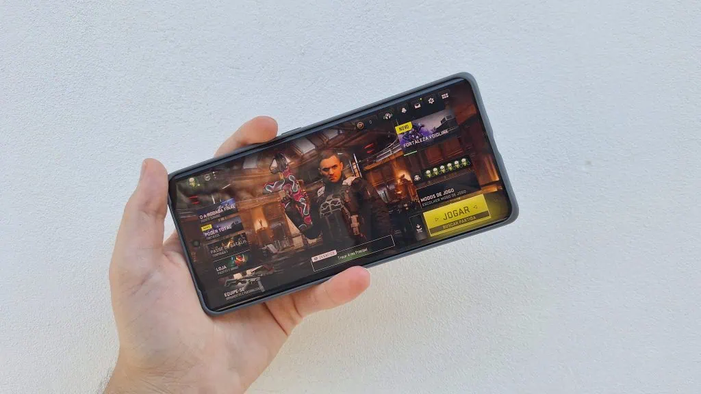 Review: realme gt 6 é um topo de linha com bateria espetacular Call of duty mobile rodando no realme gt 6