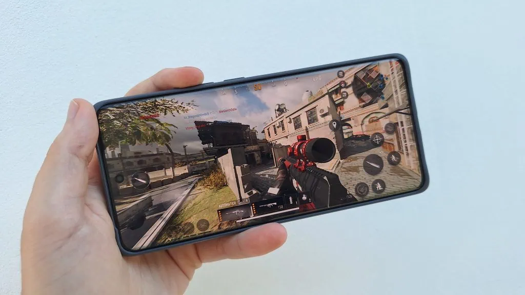 Review: realme gt 6 é um topo de linha com bateria espetacular Call of duty mobile rodando no realme gt 6