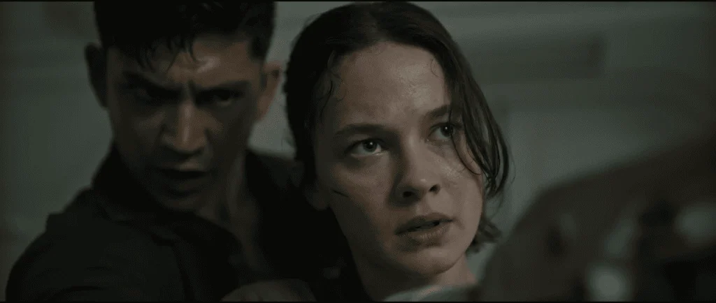 Crítica: alien romulus traz medo, suspense e ação na medida certa Tyler e rain em alien romulus