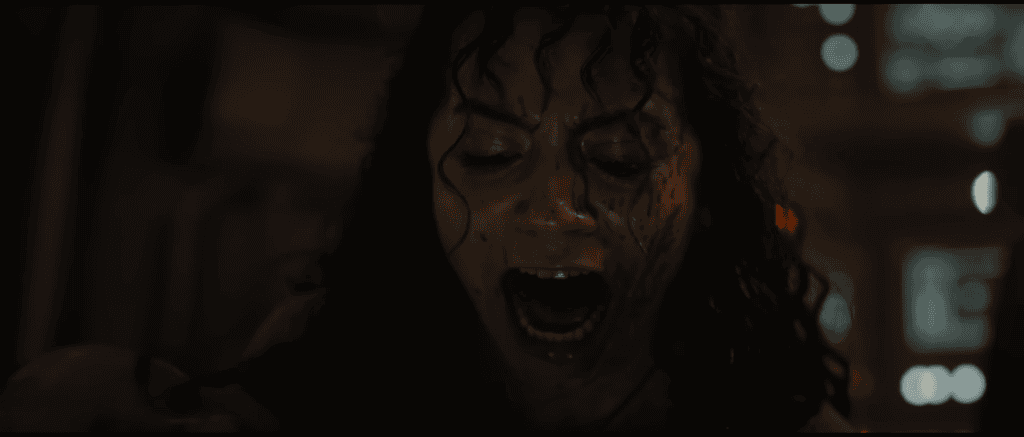 Crítica: alien romulus traz medo, suspense e ação na medida certa Mulher assustada em alien romulus