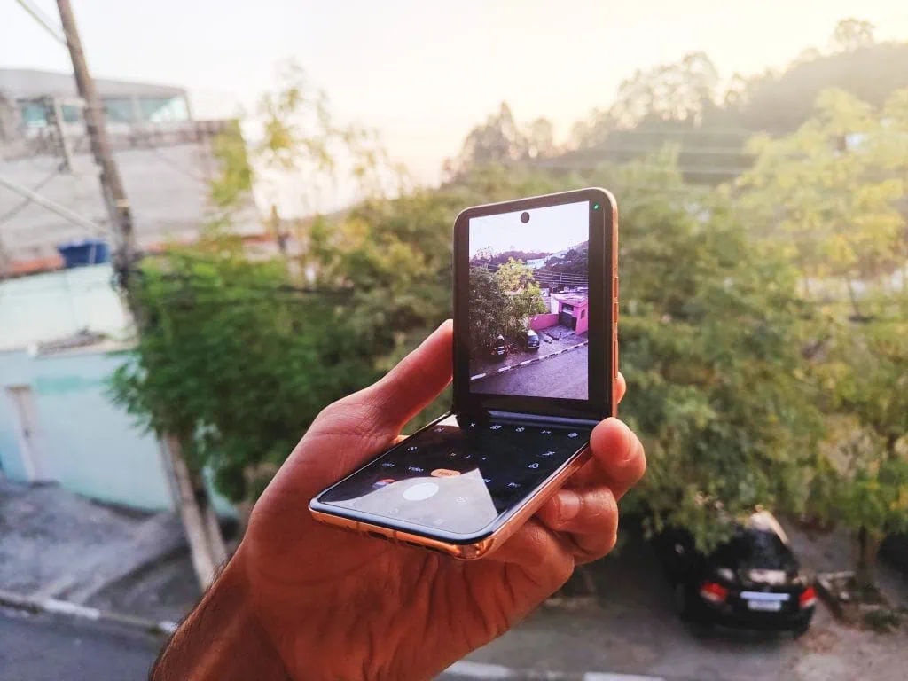 Review: moto razr 50 ultra é um dobrável estiloso com boas câmeras Review: moto razr 50 ultra é um dobrável estiloso com boas câmeras. Com um sistema de câmeras renovado e maior duração de bateria em relação ao moto razr 40 ultra, aparelho é o grande concorrente do galaxy z flip6. Confira o que achamos