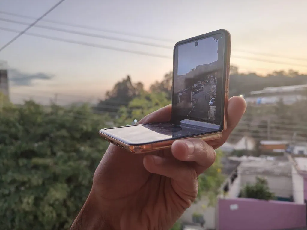 Review: moto razr 50 ultra é um dobrável estiloso com boas câmeras Review: moto razr 50 ultra é um dobrável estiloso com boas câmeras. Com um sistema de câmeras renovado e maior duração de bateria em relação ao moto razr 40 ultra, aparelho é o grande concorrente do galaxy z flip6. Confira o que achamos