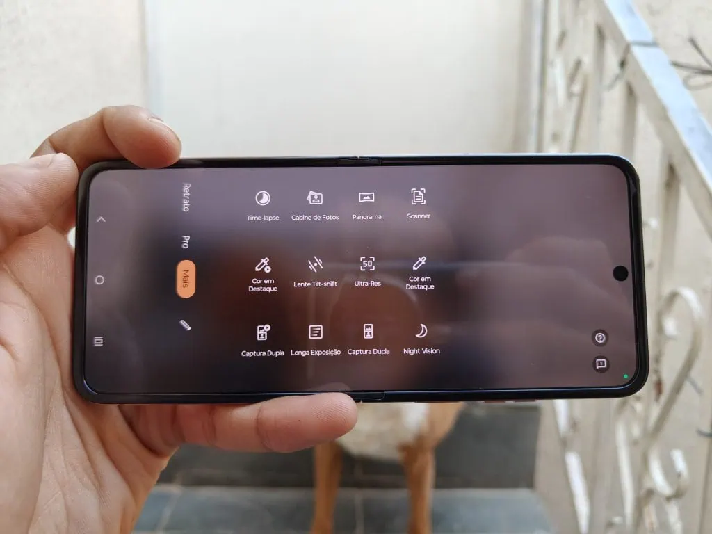 Review: moto razr 50 ultra é um dobrável estiloso com boas câmeras Review: moto razr 50 ultra é um dobrável estiloso com boas câmeras. Com um sistema de câmeras renovado e maior duração de bateria em relação ao moto razr 40 ultra, aparelho é o grande concorrente do galaxy z flip6. Confira o que achamos