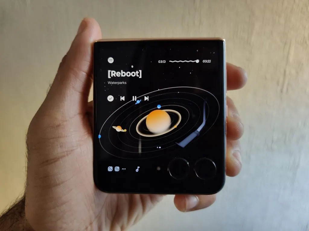 Review: moto razr 50 ultra é um dobrável estiloso com boas câmeras Review: moto razr 50 ultra é um dobrável estiloso com boas câmeras. Com um sistema de câmeras renovado e maior duração de bateria em relação ao moto razr 40 ultra, aparelho é o grande concorrente do galaxy z flip6. Confira o que achamos