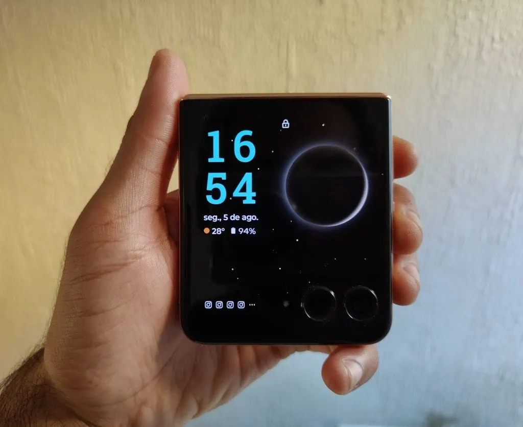 Review: moto razr 50 ultra é um dobrável estiloso com boas câmeras Review: moto razr 50 ultra é um dobrável estiloso com boas câmeras. Com um sistema de câmeras renovado e maior duração de bateria em relação ao moto razr 40 ultra, aparelho é o grande concorrente do galaxy z flip6. Confira o que achamos