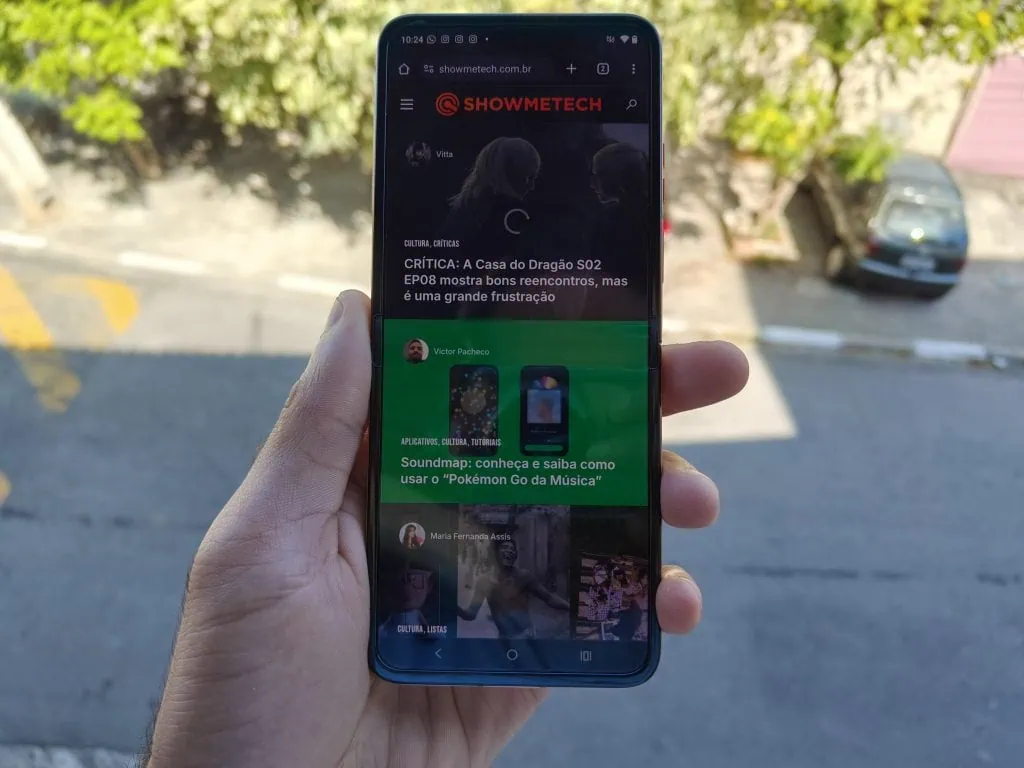 Review: moto razr 50 ultra é um dobrável estiloso com boas câmeras Tela maior do moto razr 50 ultra