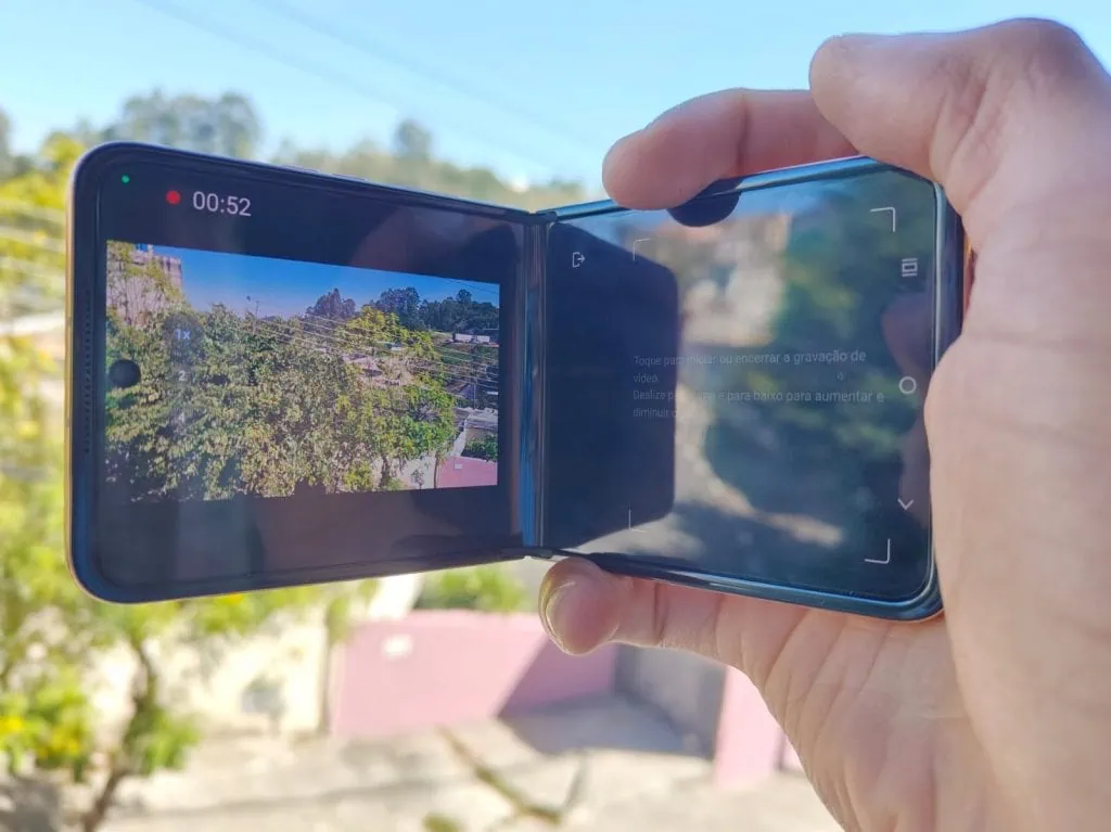 Review: moto razr 50 ultra é um dobrável estiloso com boas câmeras Review: moto razr 50 ultra é um dobrável estiloso com boas câmeras. Com um sistema de câmeras renovado e maior duração de bateria em relação ao moto razr 40 ultra, aparelho é o grande concorrente do galaxy z flip6. Confira o que achamos