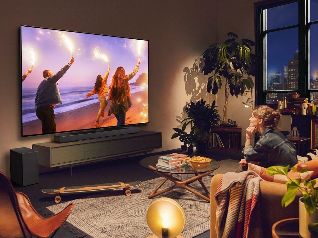 Smart tv lg oled evo c4 instalada em uma sala de estar