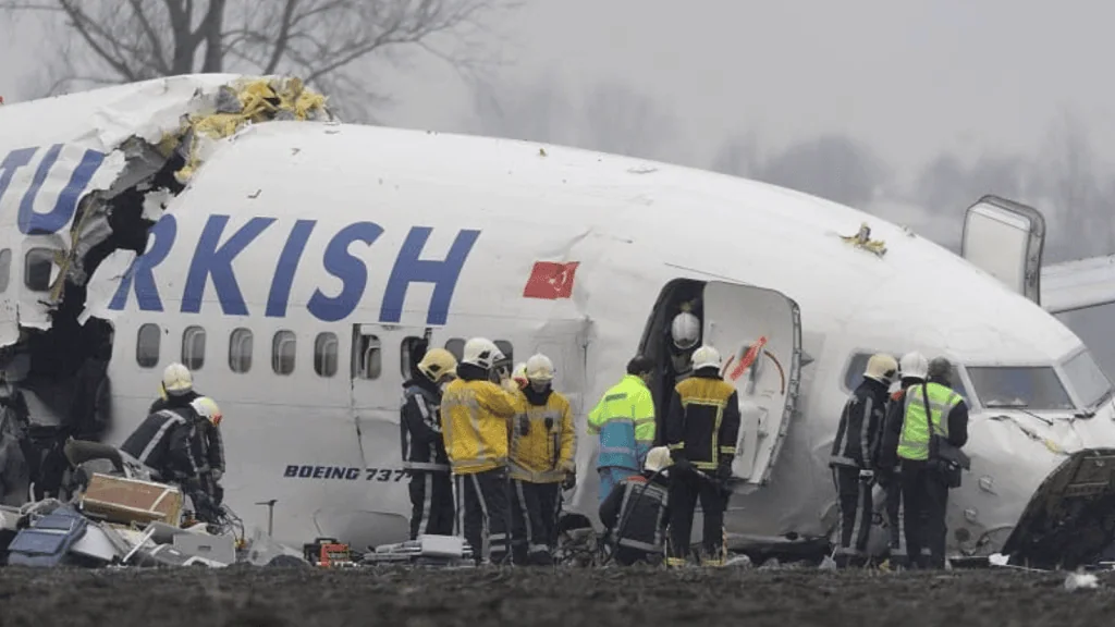 Os 33 maiores desastres aéreos que chocaram o mundo Acidente de avião envolvendo o flight 981 da turkish airlines.