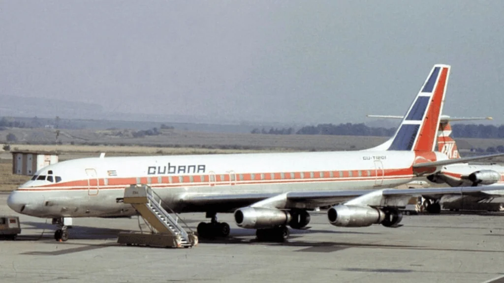 Os 33 maiores desastres aéreos que chocaram o mundo Avião envolvido no desastre aéreo.