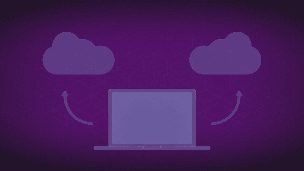 Foto de smartphone samsung galaxy note 20 ultra com câmera tripla, em mesa de madeira, destaque em tecnologia mobile.