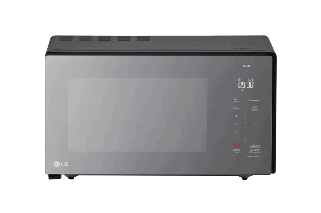 Micro-ondas lg thinq com tecnologia wi-fi e funções inteligentes, design moderno e alta eficiência energética.