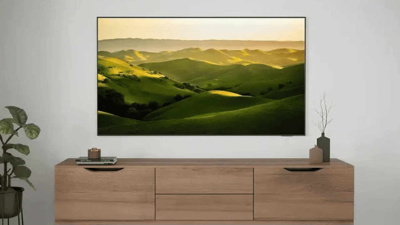 Campanha tv tudo em 1 destaca benefícios de smart tvs qled, crystal uhd e uhd 4k de 2024 da samsung Du7700