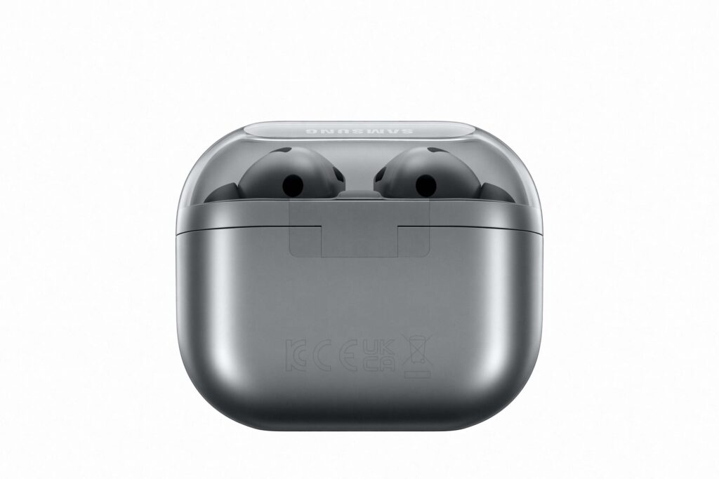 Welke moet je kiezen? Galaxy Buds3 of Galaxy Buds3 Pro? Grijze achterkant van de Galaxy Buds3 Pro-behuizing