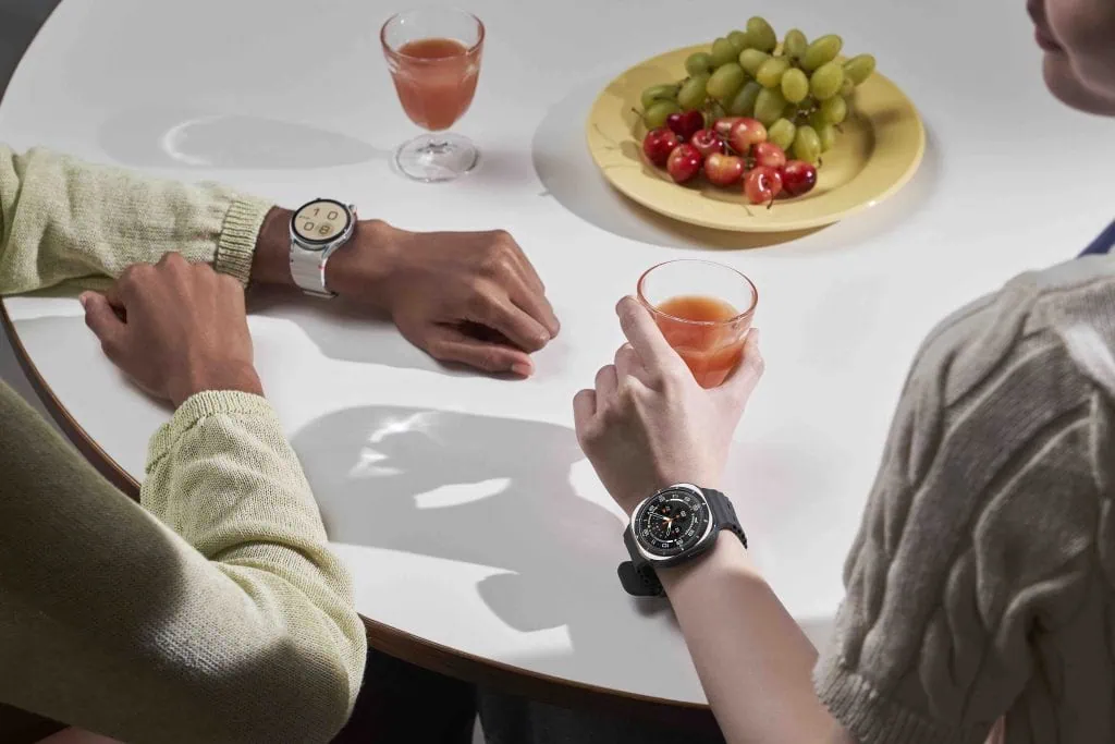 Review: galaxy watch ultra tem ótima bateria e monitoramento premium Pessoas usando galaxy watch ultra