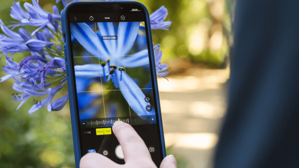 20 tips voor het maken van ongelooflijke foto's met elke mobiele telefoon 20 tips voor het maken van ongelooflijke foto's met elke mobiele telefoon. Verbeter uw foto-ervaring met deze voor Android-smartphones en iPhones