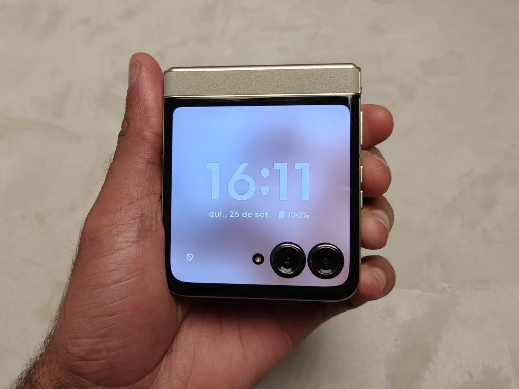 Moto razr 50 chega ao brasil por r$ 3. 999 e "estratégia de ser acessível" Smartphone dobrável da motorola