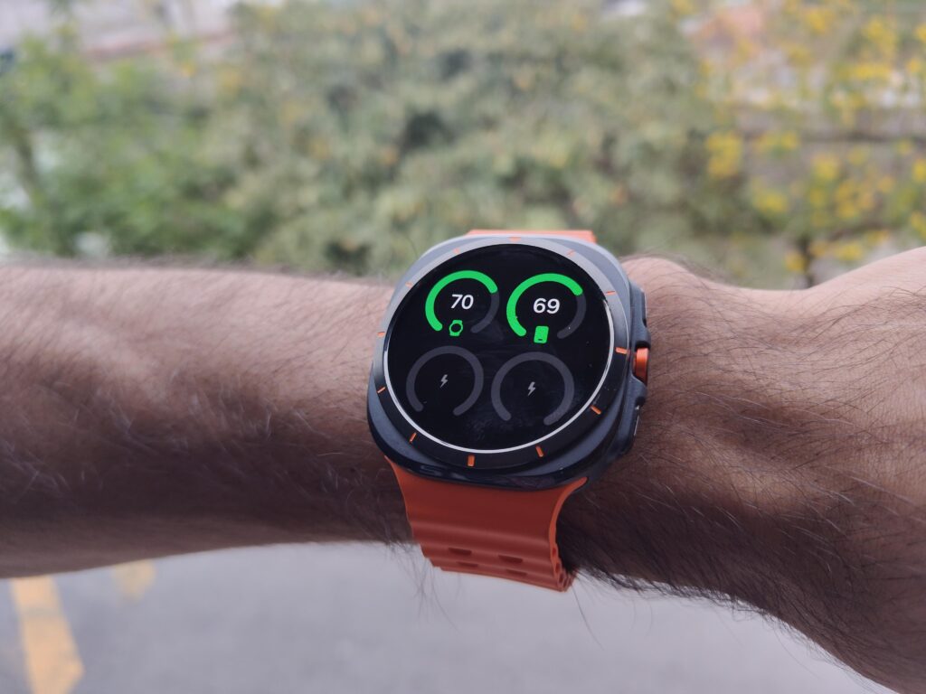 Review: galaxy watch ultra tem ótima bateria e monitoramento premium Galaxy watch ultra recarregando