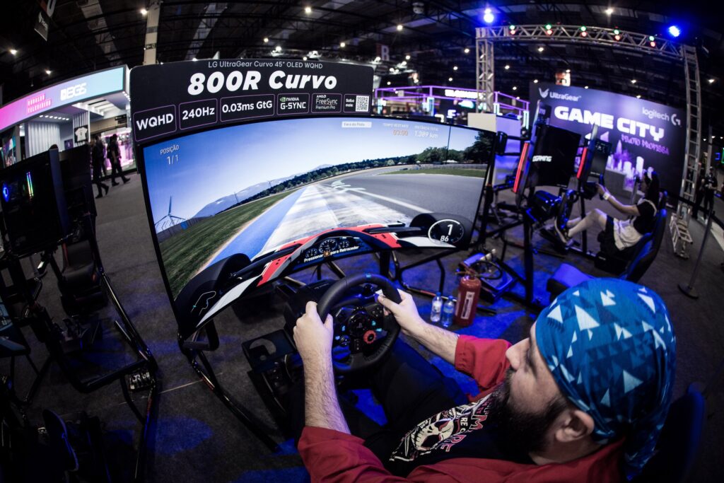 Monitor lg ultragear curvo 45" oled sendo testado na bgs